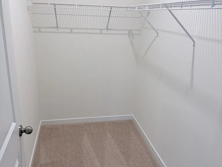 MASTER SPACIOUS CLOSET