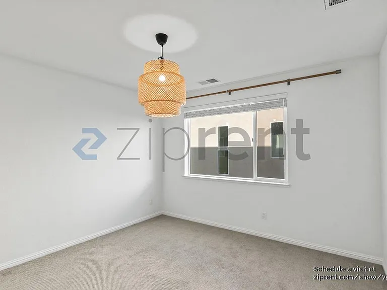 586 Jayne Ct — Photo 17