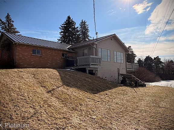 3rd image of 2525 Fisher Rd