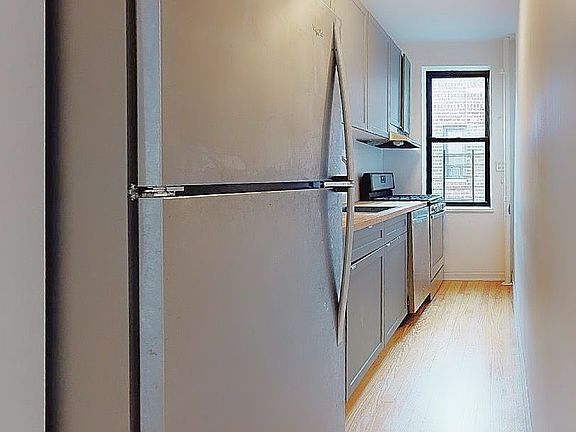 4th image of 200 Haven Ave APT 5R