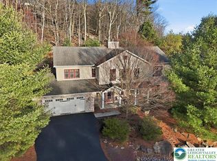 6 Fieldstone Ct, Lake Harmony, PA 18624