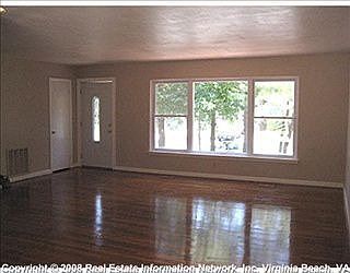 4th image of 3812 Edinburgh Dr