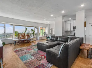 166-25 Powell Cove Boulevard 21G image 1 of 27