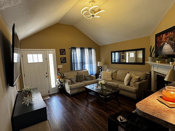 4th image of 222 Hillview Way