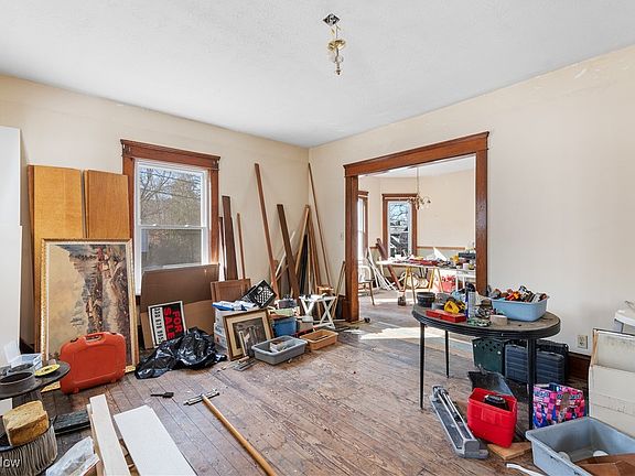 5th image of 646 S Depeyster St