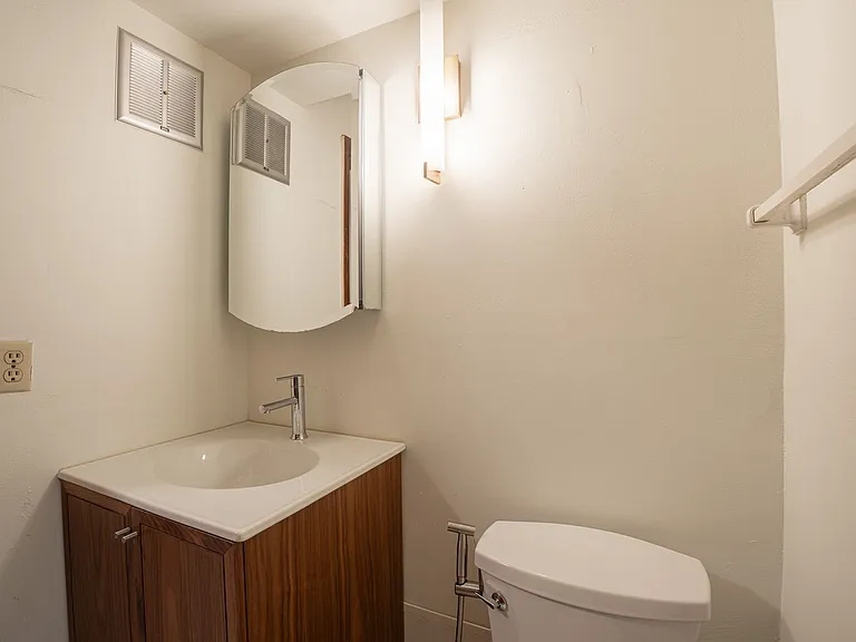 3055 N Oakland Ave — Photo 9