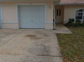 6 Pony Ln, Palm Coast, FL