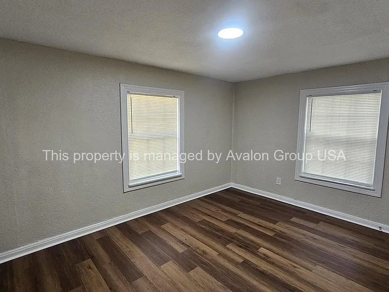 9831 Ridge Blvd — Photo 12