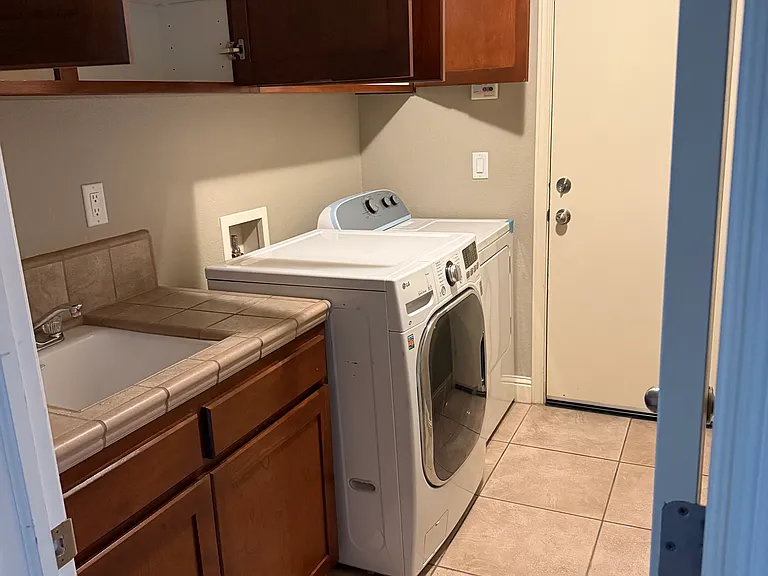 5898 N Shiraz Ave — Photo 10