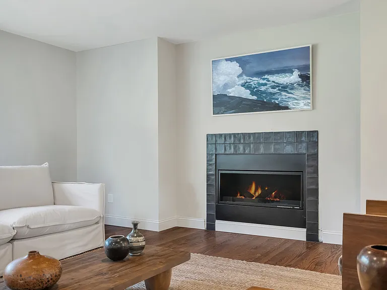 6045 Sound Ave — Photo 7