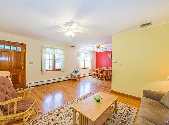 3rd image of 11 Colonial Dr