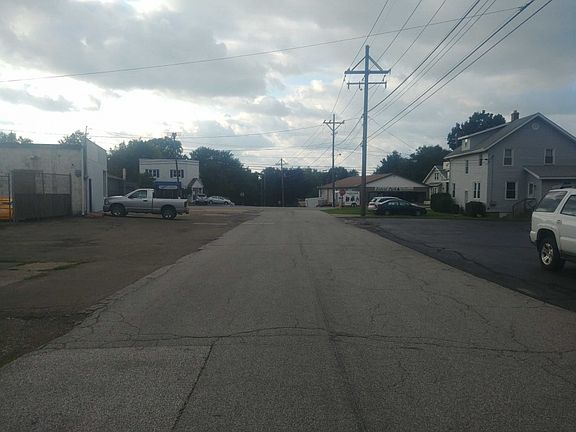 5th image of 608 Marshall Dr