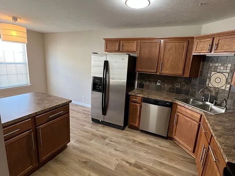 872 Wolves Den Pl — Photo 5