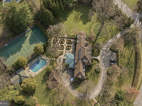 3rd image of 1241 Ridgewood Rd