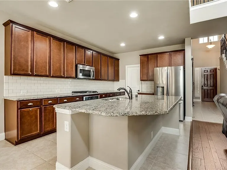 1025 Spring Falls Dr — Photo 6