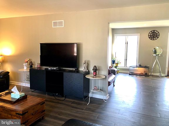 5th image of 184 Fairhill Dr