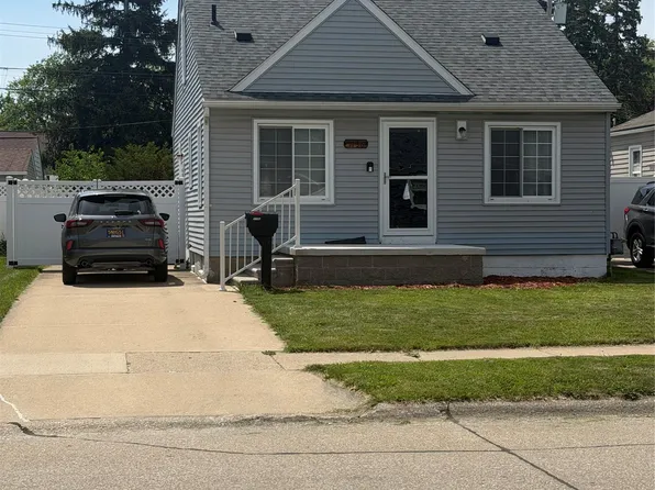 1136 10th St, Wyandotte, MI 48192