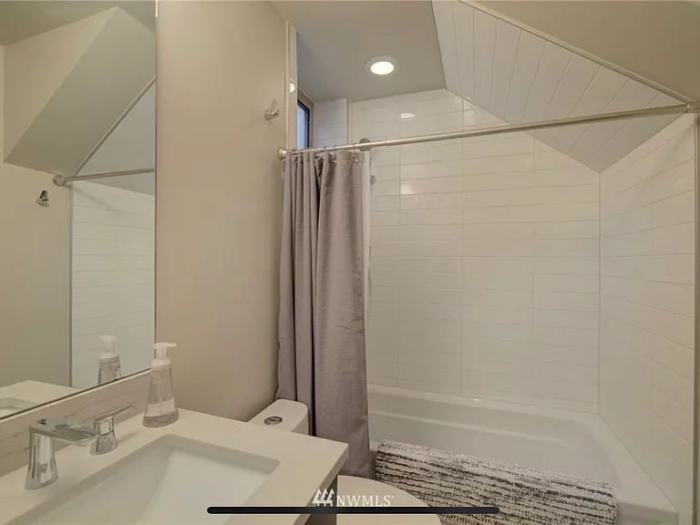 5006 Fauntleroy Way SW — Photo 5