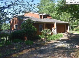 592 River Hills Rd, Lansing, NC 28643