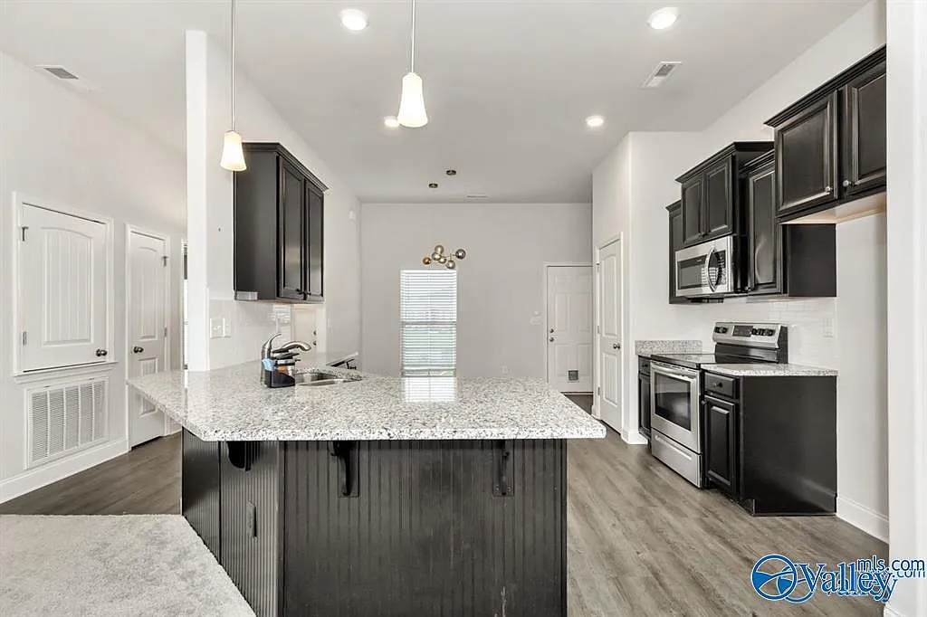 4 bed, 2.0 bath, 1725 sqft, $1,895 — Photo 4