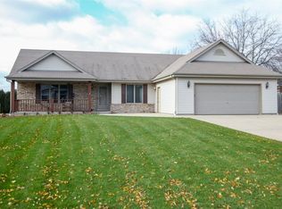 4883 S 72nd St, Greenfield, WI 53220