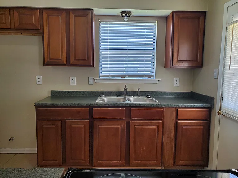 1805 Courtney Dr — Photo 4