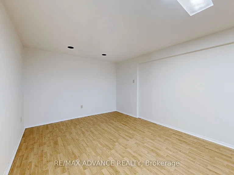 49 Havenview Rd #LOWER — Photo 11