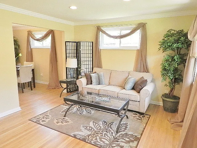 Updated Rambler Close To METRO, Parks, Shopping, & More — Photo 2
