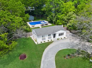 138 W Tiana Rd, Hampton Bays, NY 11946