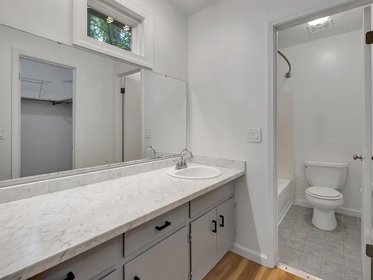 1112 Missionwood Ln — Photo 13