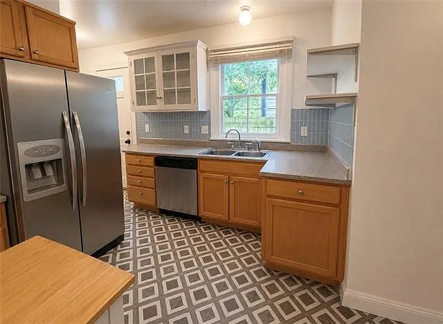 3 bed, 2.0 bath, 1830 sqft, $3,800 — Photo 3