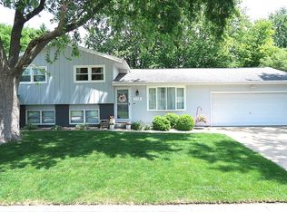 110 S Bayberry Ct, Bloomington, IL 61704