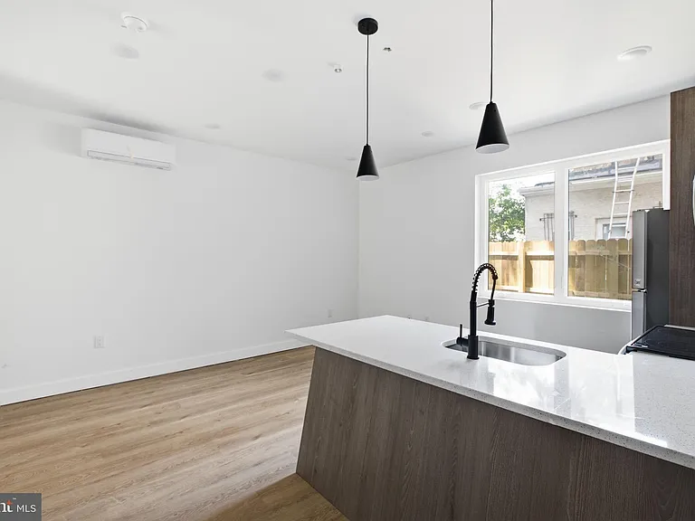 613 N Brooklyn St #5 — Photo 1