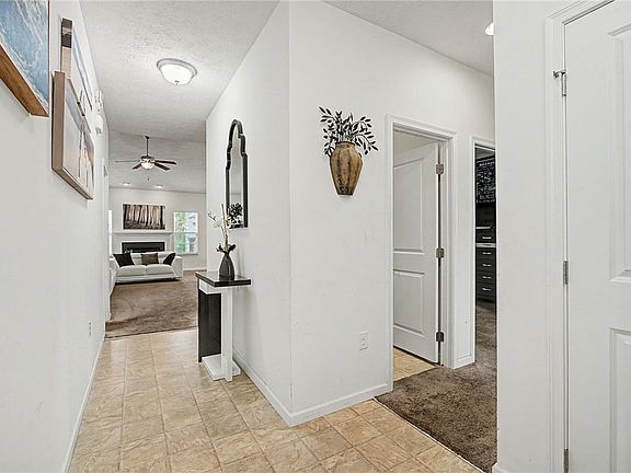 4th image of 562 Recess Dr