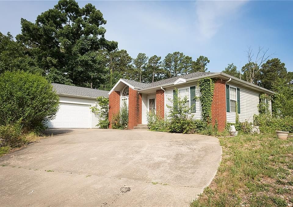 1st image of 11 Helmsley Ln