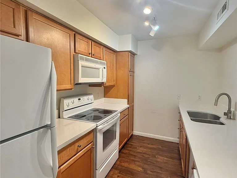 650 Oakmont Ave #2113 — Photo 5