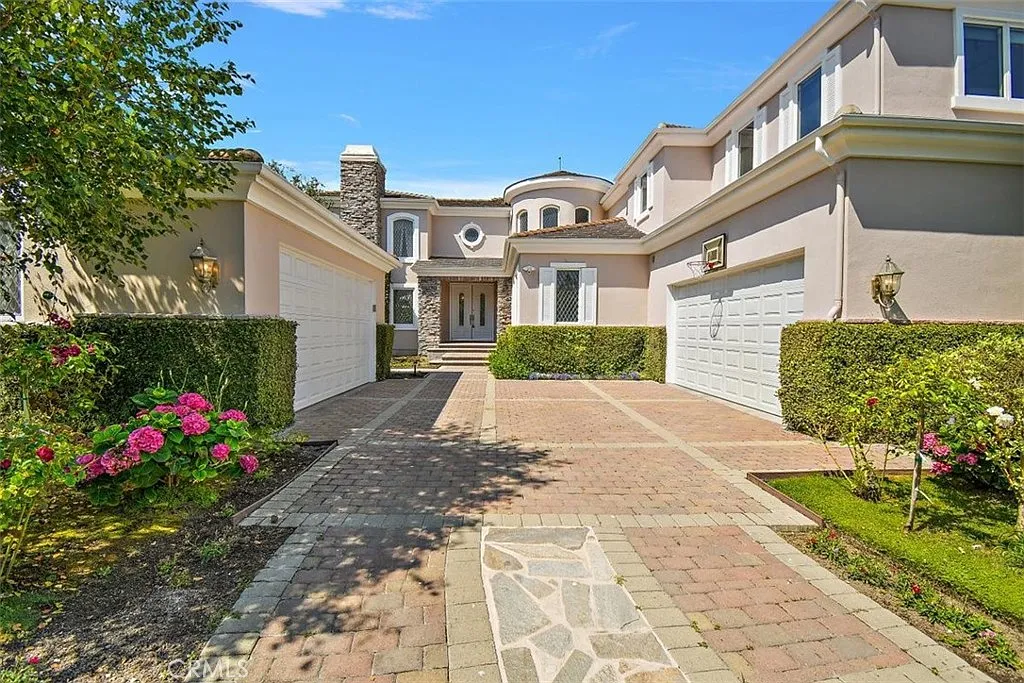 6 bed, 5.5 bath, 5165 sqft, $20,000 — Photo 1