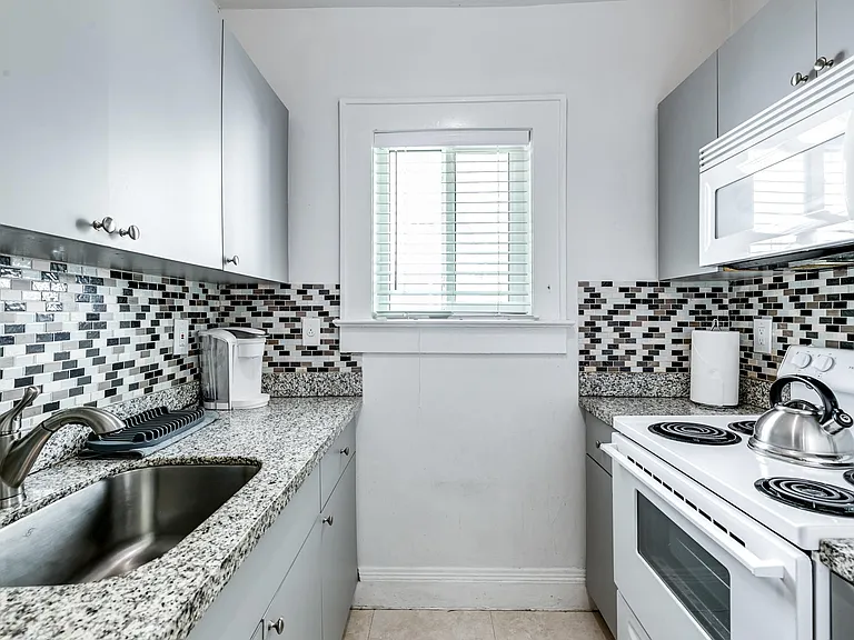 2224 SW 6th St #3 — Photo 11