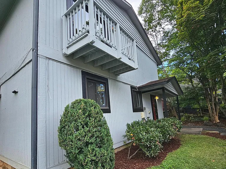 1108 N Rockingham St — Photo 30