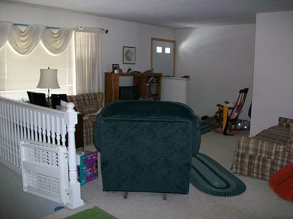 3rd image of 710 Town And Country Ln