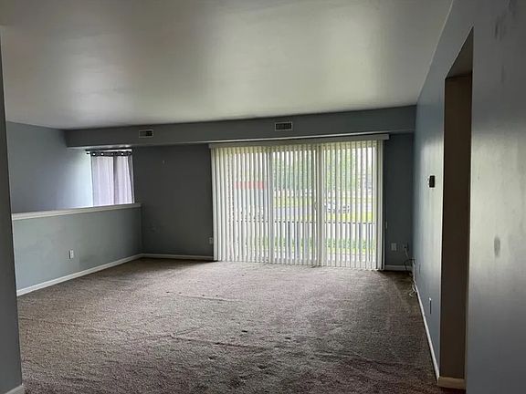 3rd image of 706 Sunset Ln