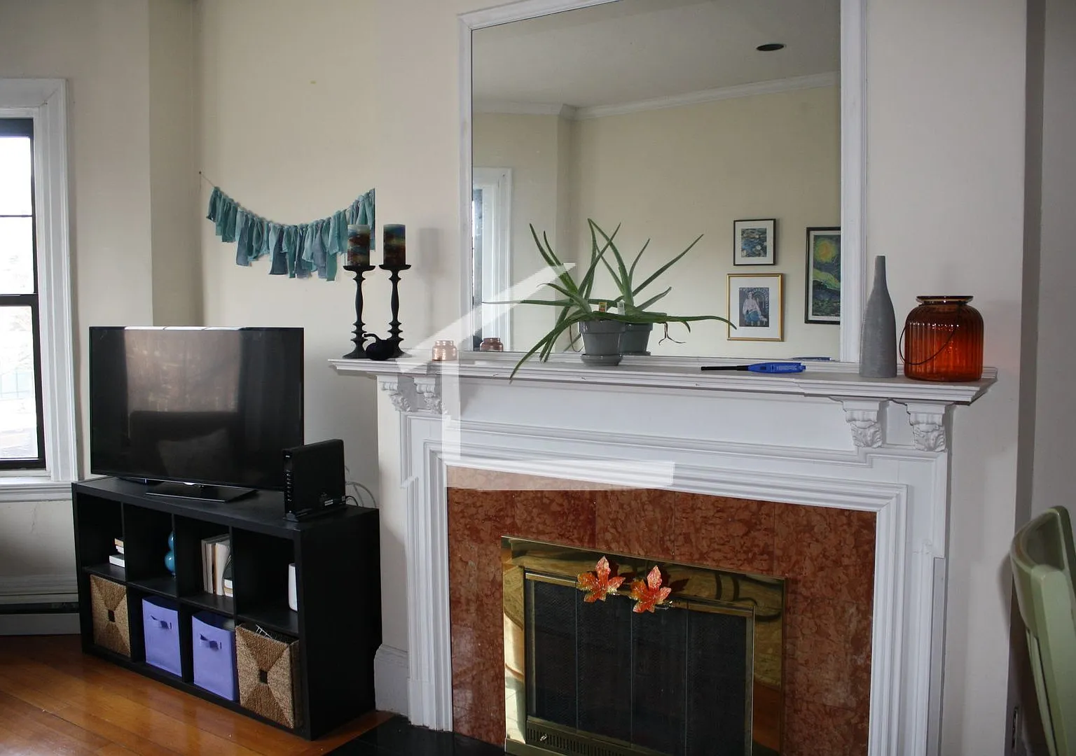 9/1 Sunny, modern 4BR/3BA near Washington Square! — Photo 3