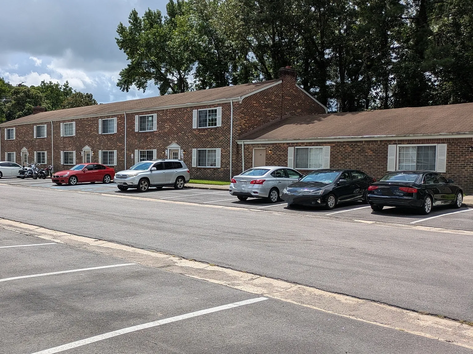 THE OCONEE SHORES APARTMENTS — Photo 4
