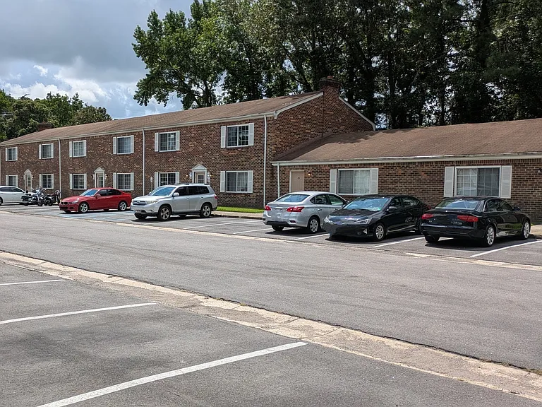 THE OCONEE SHORES APARTMENTS — Photo 4