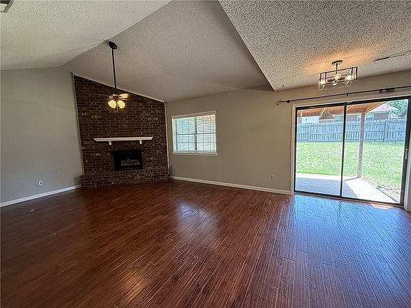 3rd image of 415 Rodric Cir