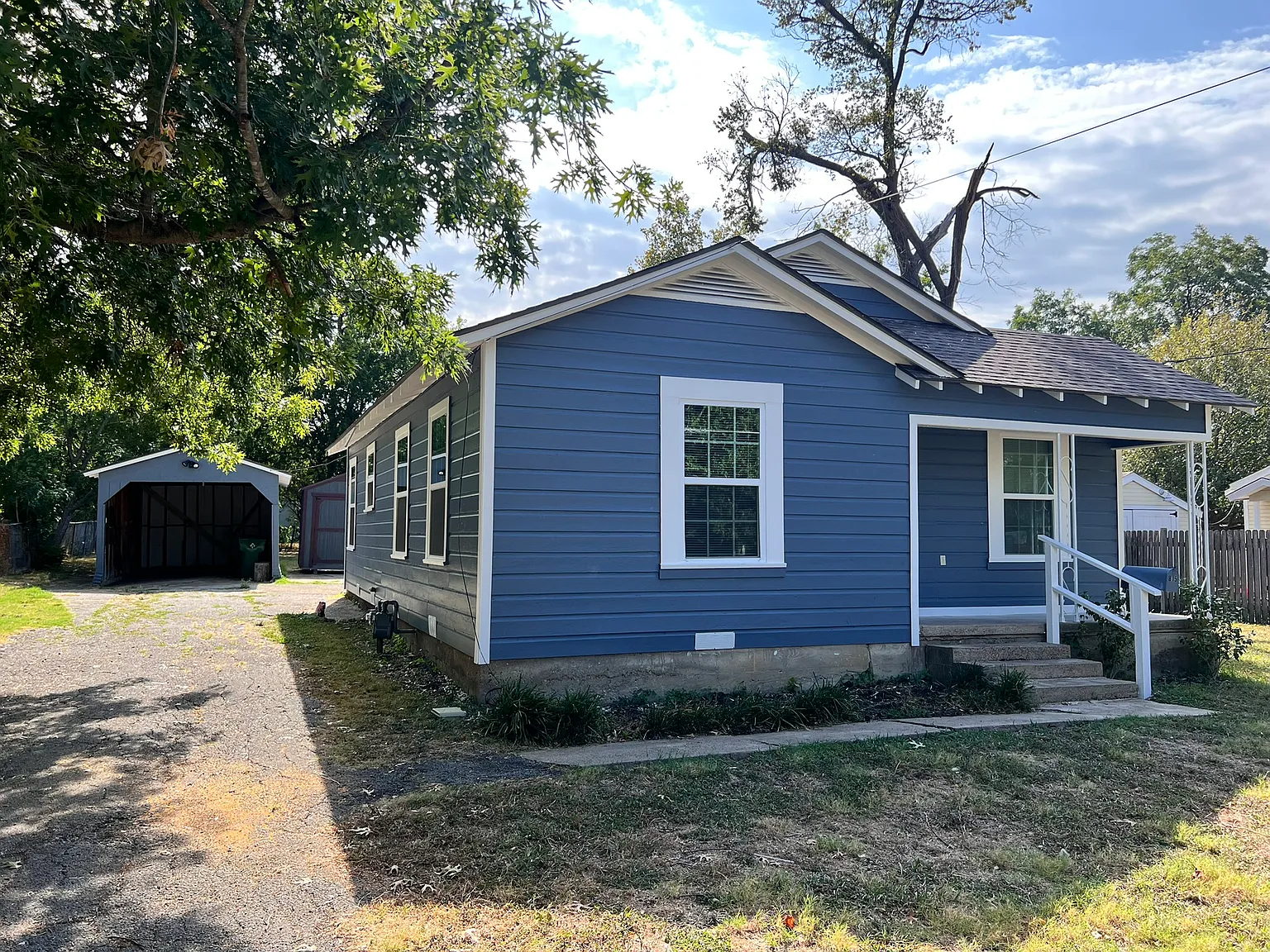 815 Barnes St — Photo 2