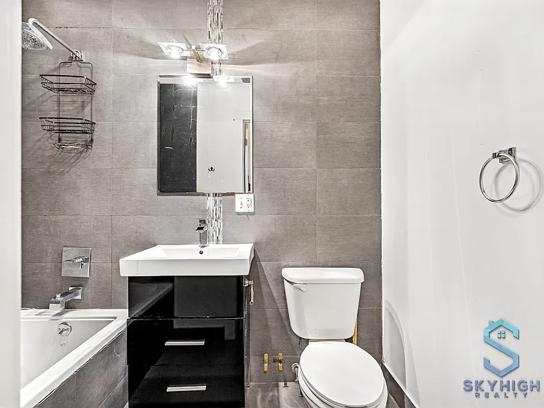 124 Manhattan Ave #1R — Photo 17