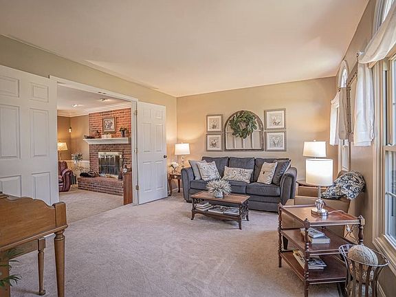 5th image of 8661 Valley Circle Dr