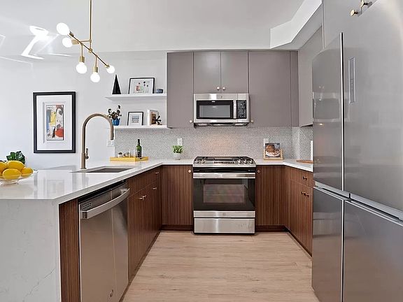 3rd image of 276 Duncan Ave #2