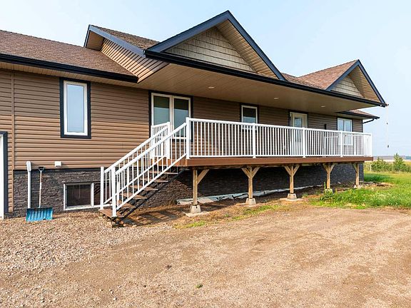 3rd image of 34 Rainbow Cres